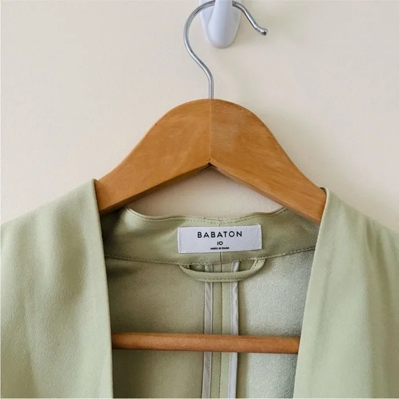 🌟RARE🌟 Aritzia Babaton Macauley Cropped Blazer in soft sage green (XXS) - Picture 2 of 8